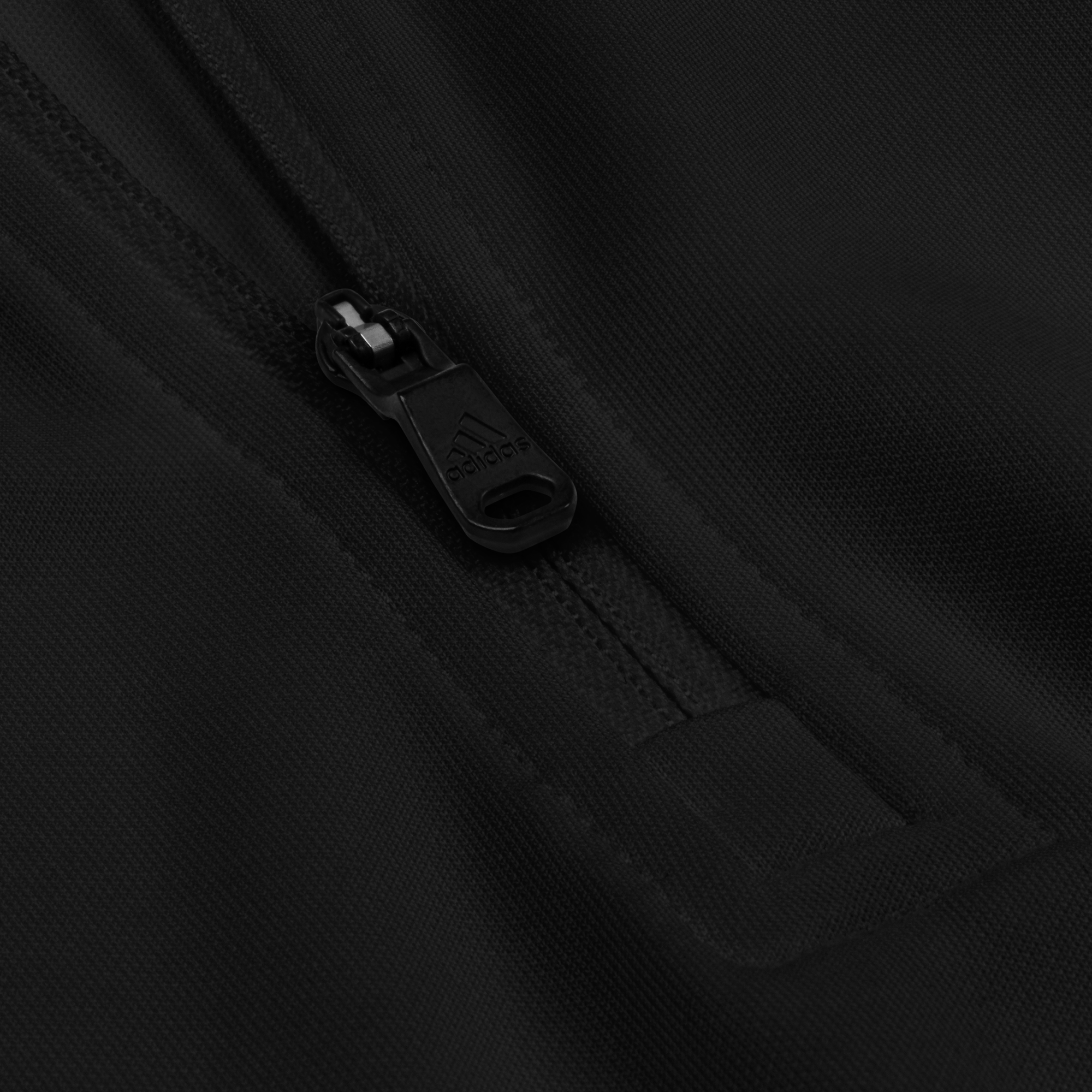 adidas® x tsgabrielle® • Para Él • Sudadera con Cuarto de Cremallera • Tonos Oscuros - View 8